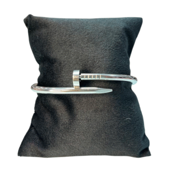 اساورة مسمار فضي استانلس